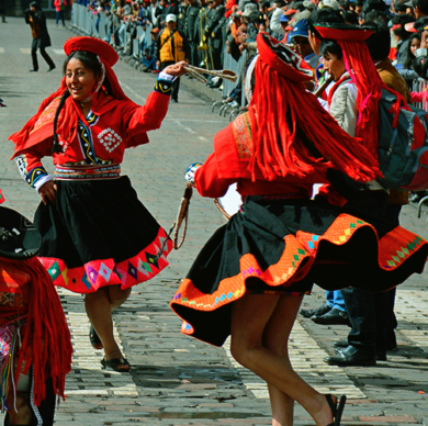 LAS DANZAS EN EL IMPERIO DEL TAHUANTINSUYO LAS DANZAS EN EL IMPERIO DEL TAHUANTINSUYO