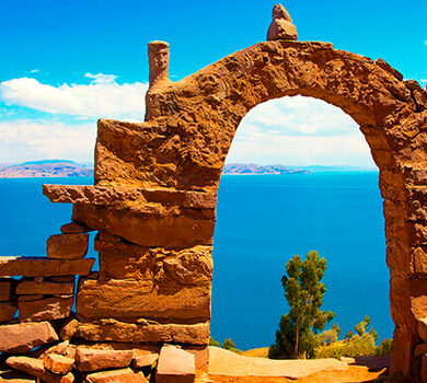 LAS MÍSTICAS ISLAS DEL LAGO TITICACA LAS MÍSTICAS ISLAS DEL LAGO TITICACA